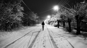 white_snow_night_alone_girl-1920x1080
